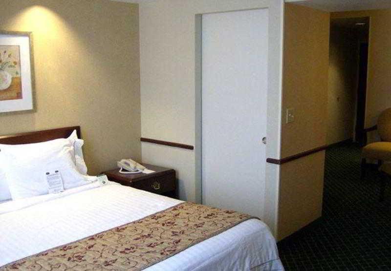 Fairfield Inn & Suites Butler Szoba fotó