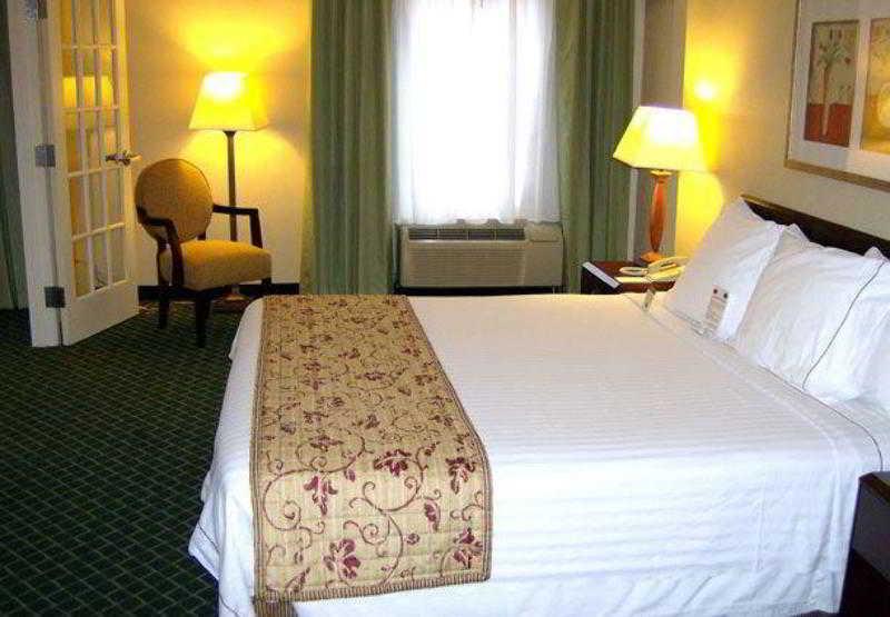 Fairfield Inn & Suites Butler Szoba fotó